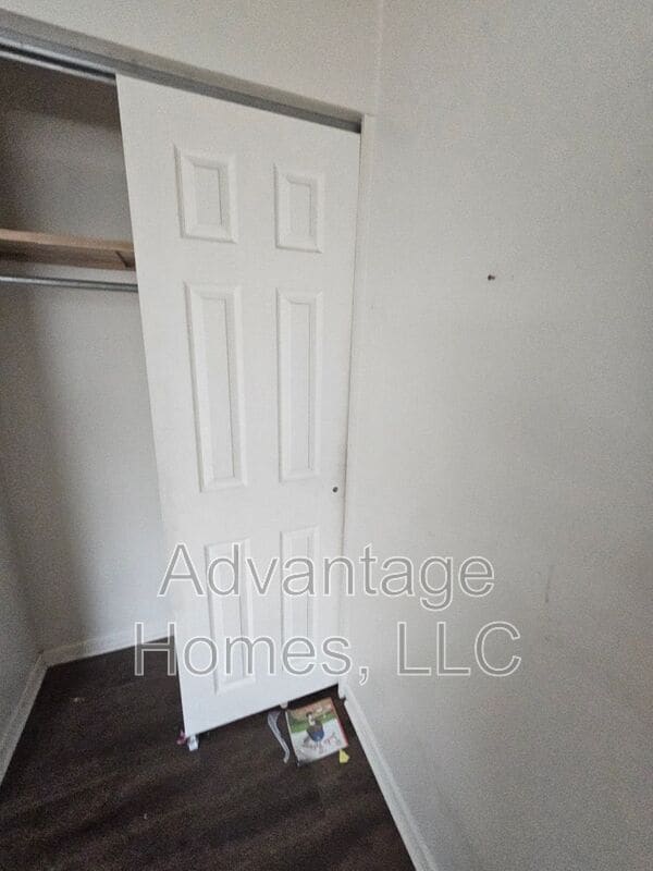 Building Photo - 827 N 70th Terrace