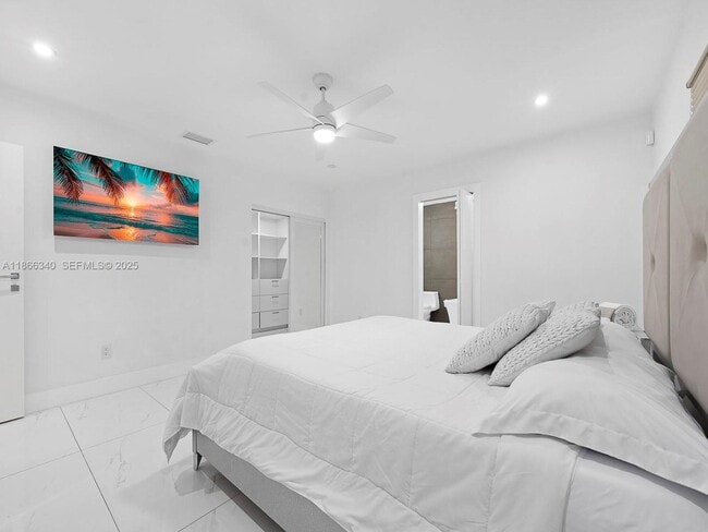 Building Photo - 6951 Miami Lakeway S