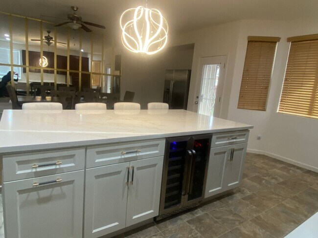 Building Photo - Elegant 5-Bedroom, 3.5-Bathroom Home –1st ...