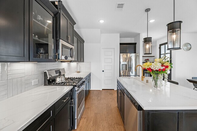 Building Photo - 27903 Western Crk Ct