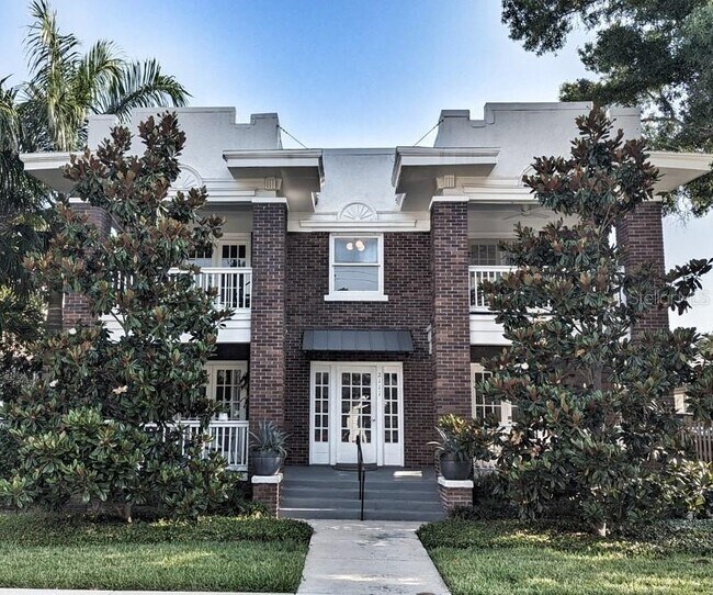 Primary Photo - 2113 W Southview Ave