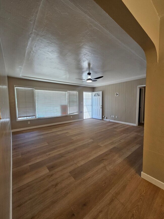 Building Photo - 7186 Central Ave