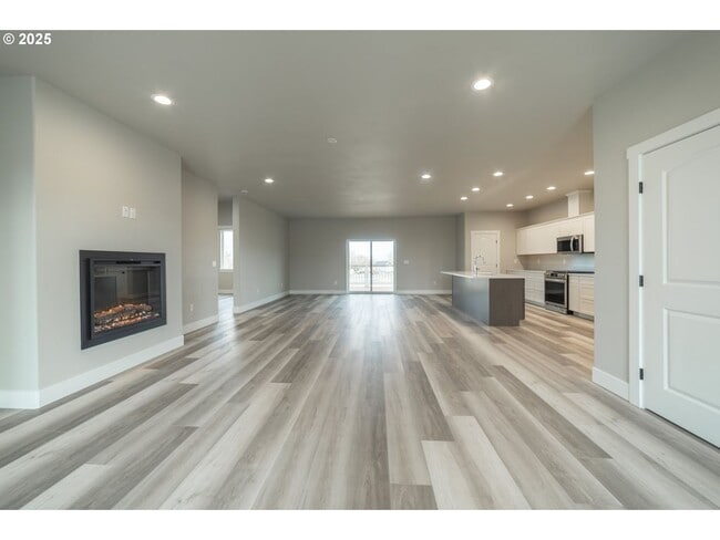 Building Photo - Stunning South Hill Home in Umatilla!!