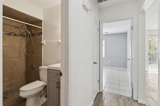 Building Photo - 1336 Fairway Dr