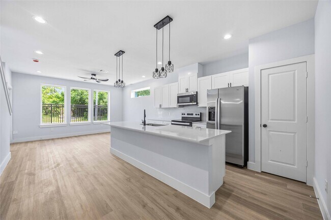 Building Photo - 4138 Larkspur St