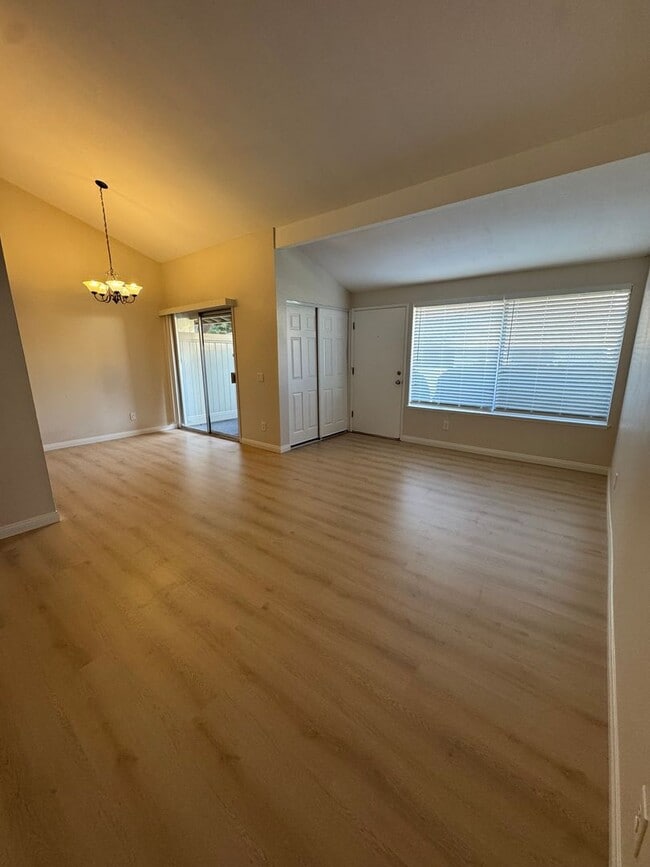 Building Photo - Bright, Updated Home Ready to Move In