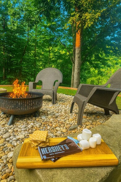 Building Photo - 555 Laurel Cove Rd