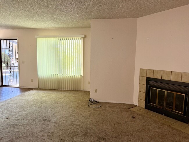 Building Photo - 537 W Escalon Ave