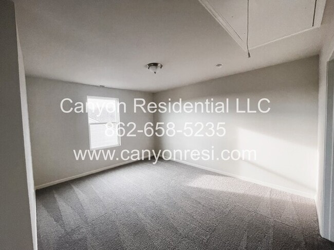 Building Photo - 706 Quail Ln