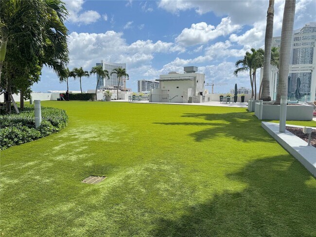 Building Photo - 3301 NE 1st Ave