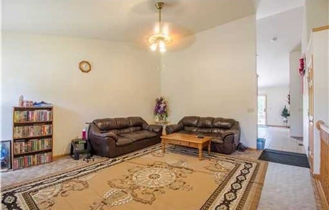 Building Photo - Huge 3BR/3ba Duplex on West Side of Eau Claire