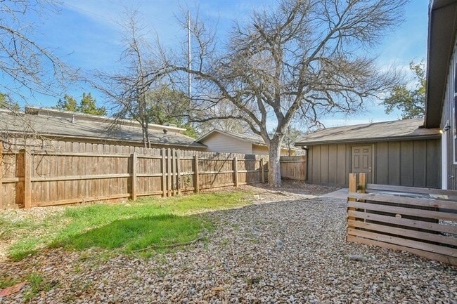 Building Photo - 11906 Broad Oaks Dr