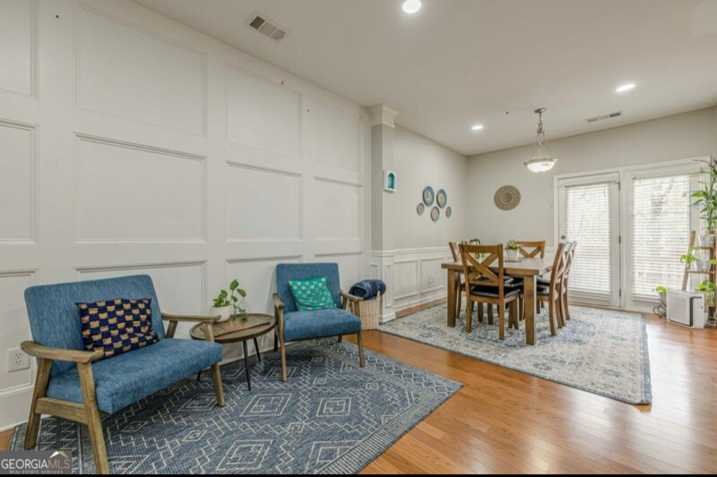Building Photo - 2705 Maple Park Pl