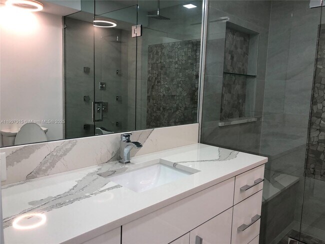 Building Photo - 710 N K St