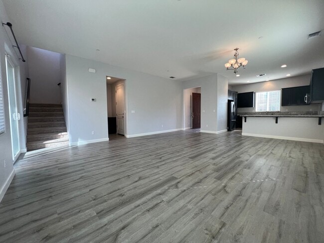 Building Photo - 3 Bedroom | 2.5 Bathroom | Sun Dance Lake ...