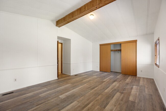 Building Photo - 614 S Andes Rd
