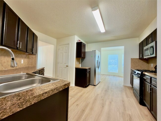 Building Photo - 4935 Fair Oak Dale Ln