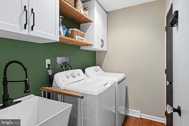 Building Photo - 64 Parchment Dr