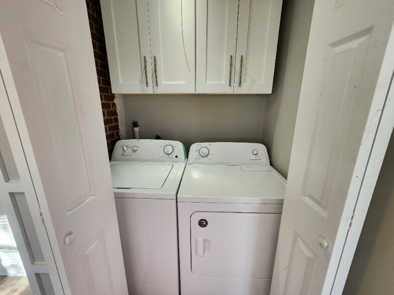 Building Photo - 1020 Woodvale Dr