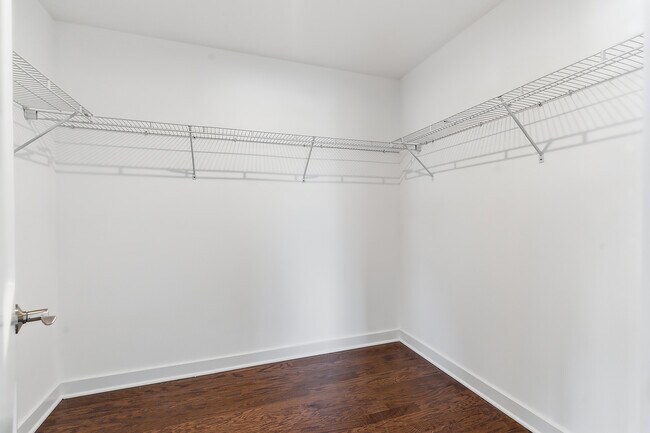 Building Photo - 26 River St