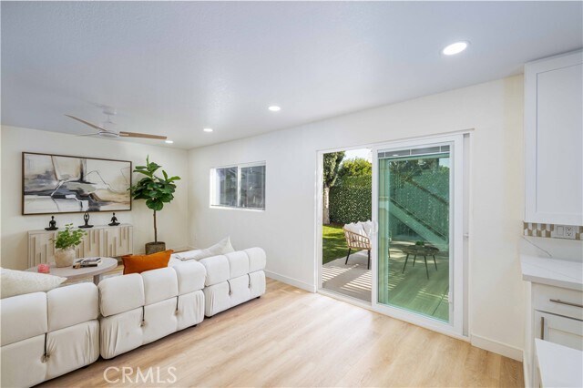 Building Photo - 921 Dahlia Ave