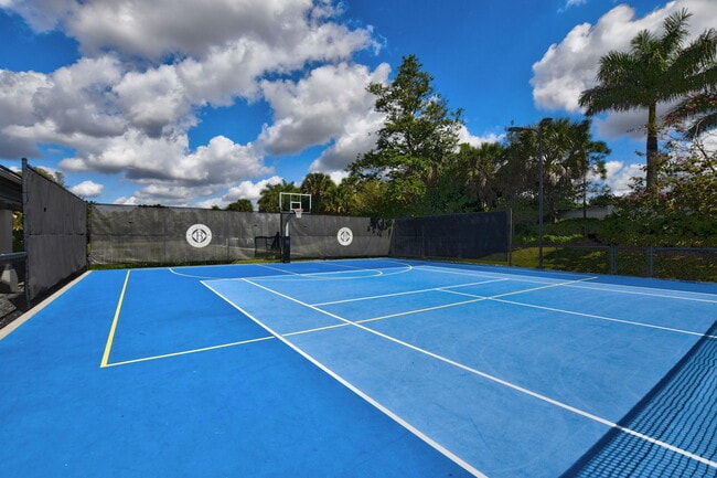 Building Photo - 19886 Meadowside Ln