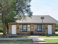 Building Photo - Beautiful  Duplex Conveniently Located In Between Downtown Lubbock & Texas Tech Campus!