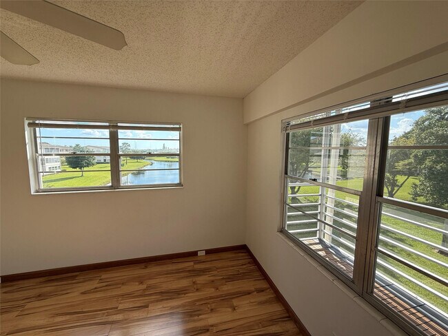 Building Photo - 326 Preston H