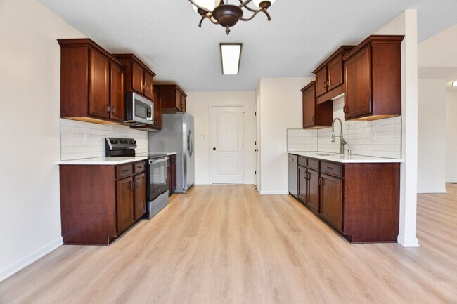 Building Photo - Pet Friendly Three Bedroom with Bonus!