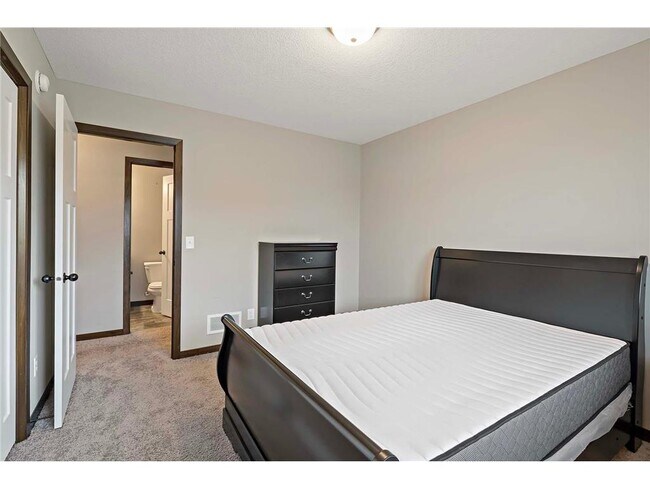 Building Photo - 7713 Lambert Cir NE