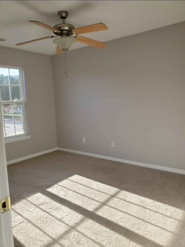 Building Photo - 105 Ruby Walk Dr