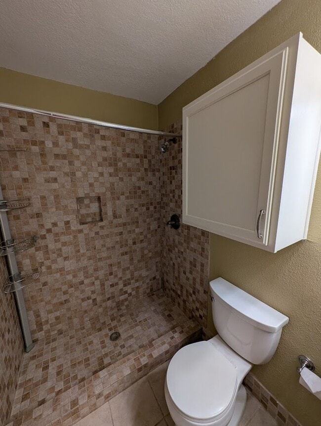 Building Photo - Creekridge - Hyde Park - 45 / Duval - Excl...