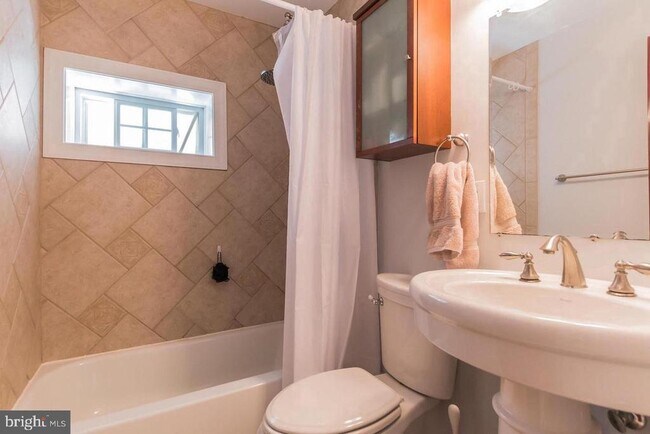 Building Photo - 42 Rhode Island Ave NW