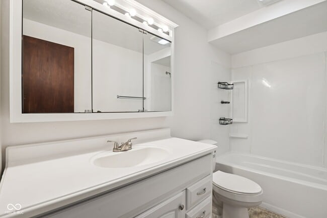 Building Photo - 218 W Main St