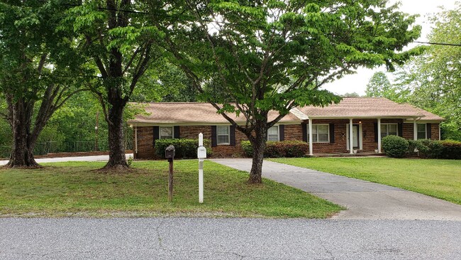 Building Photo - 280 Yeatts Rd