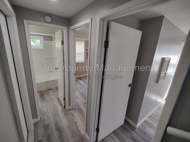 Building Photo - 7941 NE San Rafael Dr