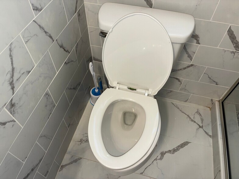 Building Photo - Room in House on Morgantown Rd