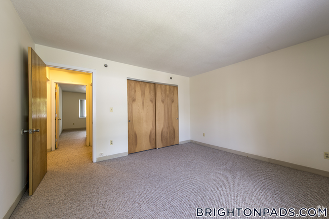 Building Photo - 140 N Beacon St