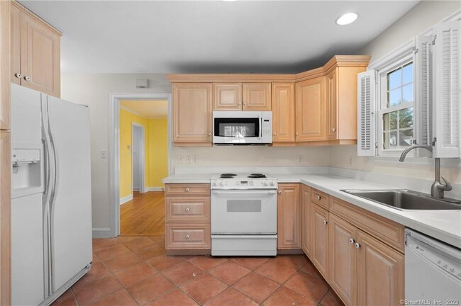 Building Photo - 87 Sylvan Rd