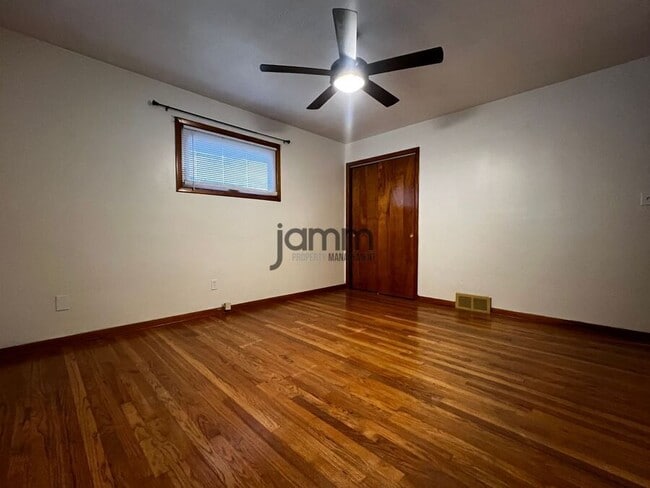 Building Photo - 2702 Grovewood Ave