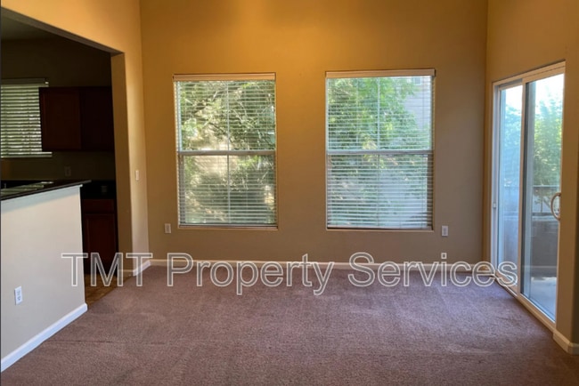 Building Photo - 5350 Dunlay Dr