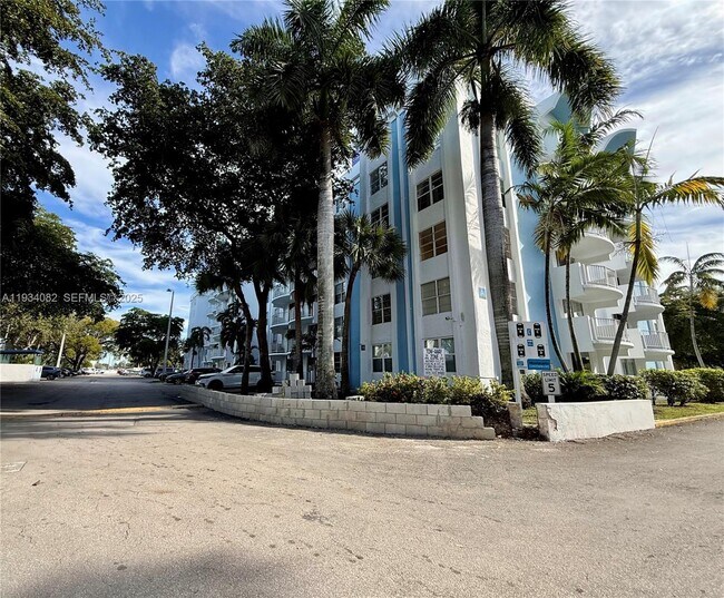 Building Photo - 492 NW 165th St