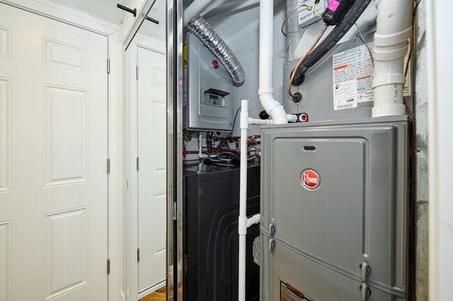 Building Photo - 5200 N Winthrop Ave