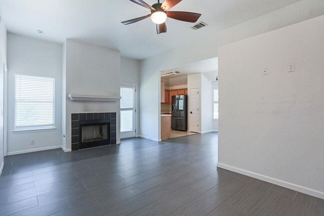 Building Photo - 215 Estate Dr