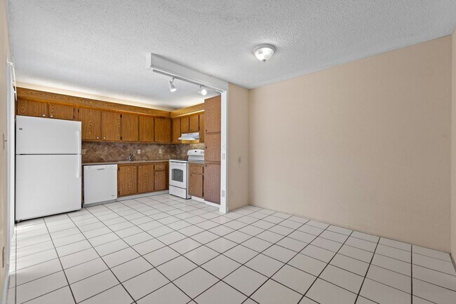 Building Photo - Parkwoods 1706-4