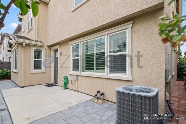 Building Photo - 2688 Randall Loop
