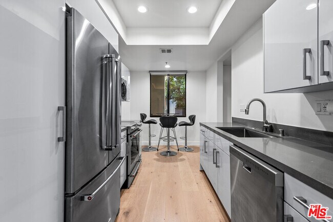 Building Photo - 2102 Century Park Ln