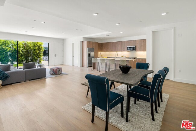 Building Photo - 3657 Regal Pl