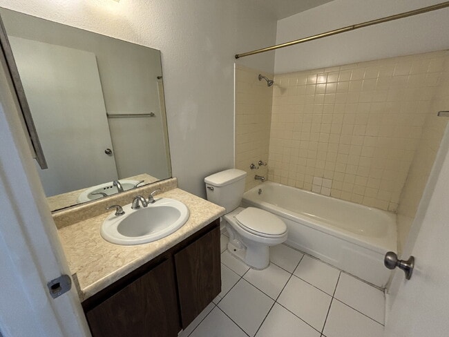 Building Photo - First Floor 2-bed, 2-bath, no carpet here!