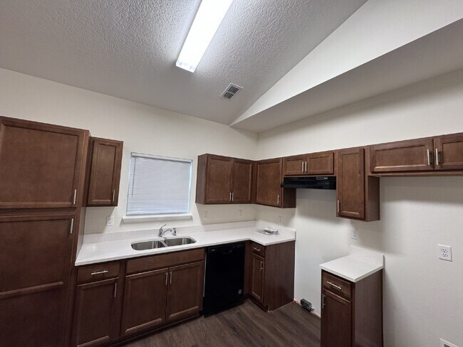 Building Photo - Charming New-Build with Classic Style in E...